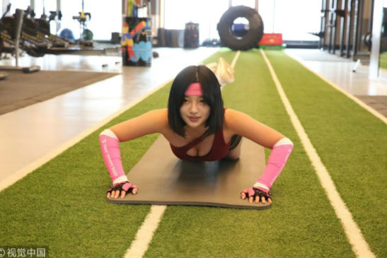 Cô gái khiến các cặp đôi cãi nhau vì vòng ba quá khổ